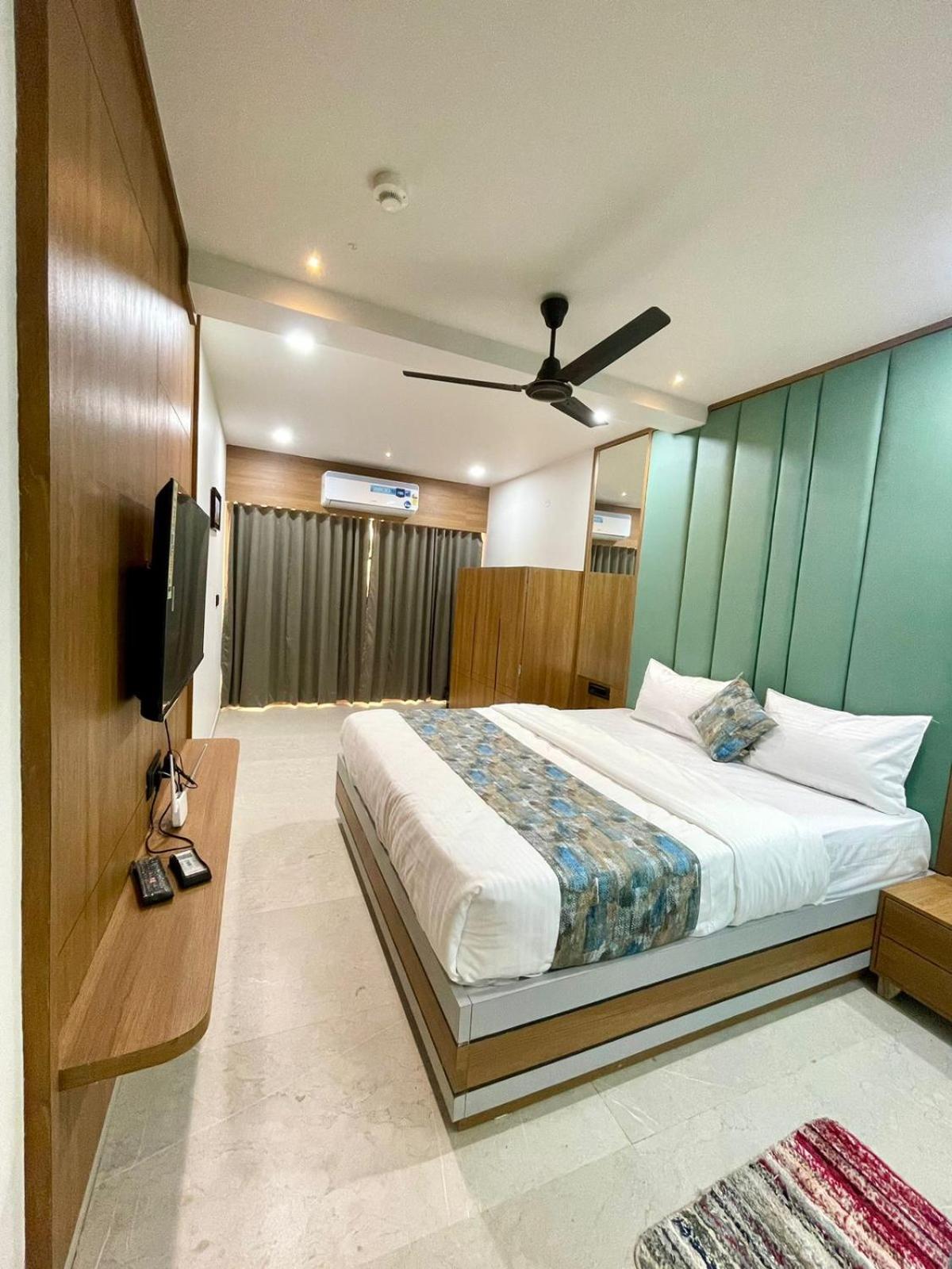 Hotel Royal Elite Rajkot Eksteriør bilde