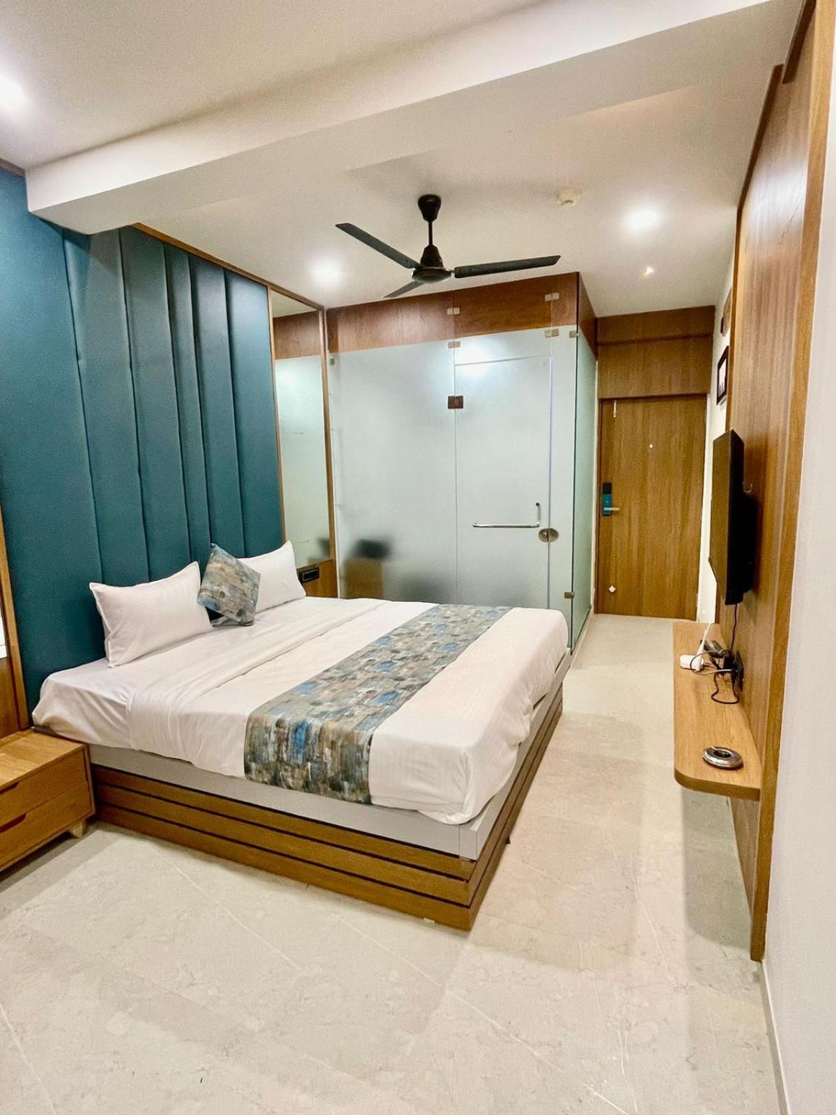 Hotel Royal Elite Rajkot Eksteriør bilde