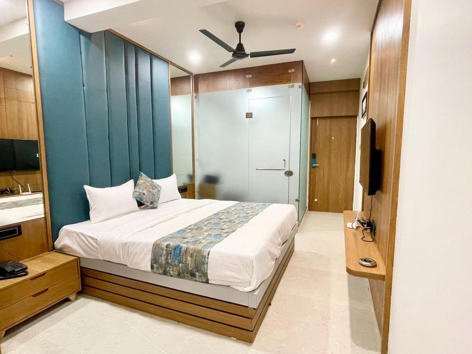 Hotel Royal Elite Rajkot Eksteriør bilde