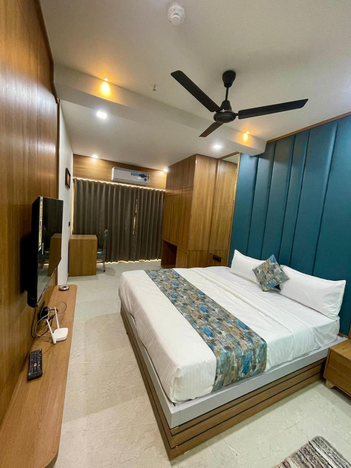 Hotel Royal Elite Rajkot Eksteriør bilde
